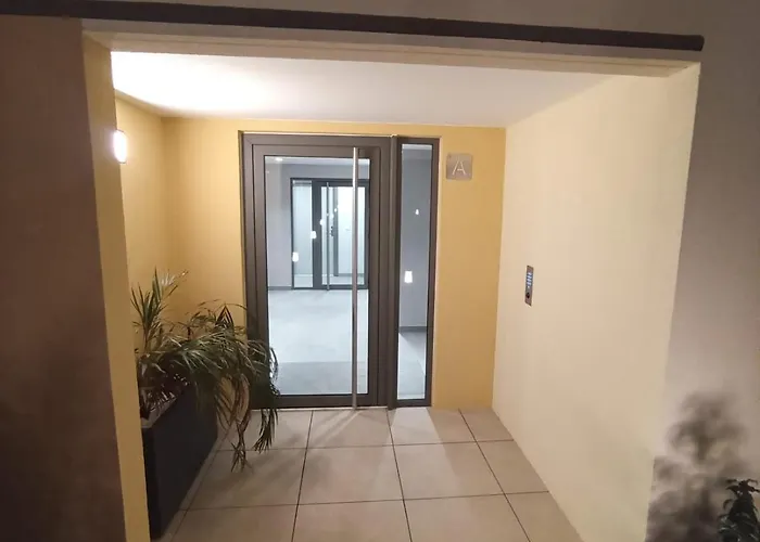 Avec Parking Prive, Piscine 300m