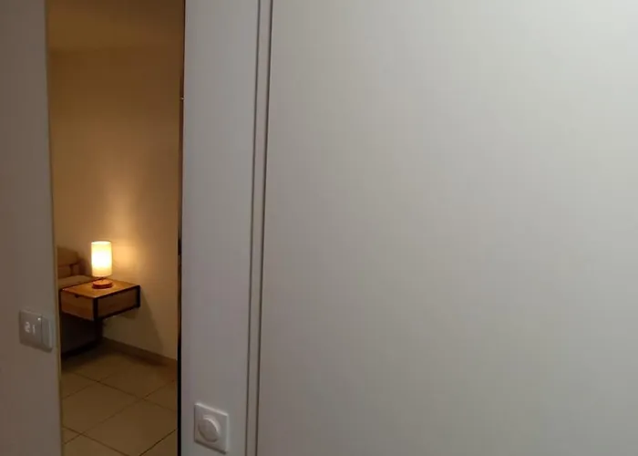 Apartment Avec Parking Prive, Piscine 300m