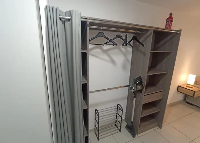 Avec Parking Prive, Piscine 300m